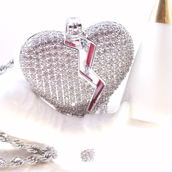 ❤️ Icy Dropping Heart + 20" Rope Chain - Picture 3 of 8